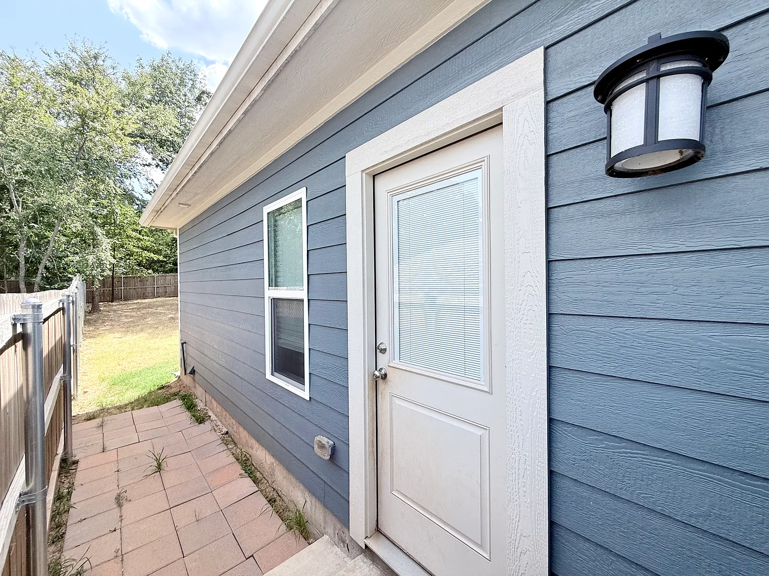 3 bed, 1274 sqft, $1,600 — Photo 4