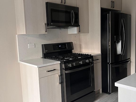 2nd image of 1050 Newport Hbr