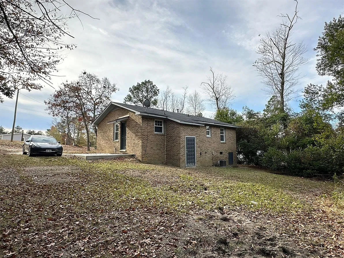 3 bed, 1035 sqft, $1,650 — Photo 4