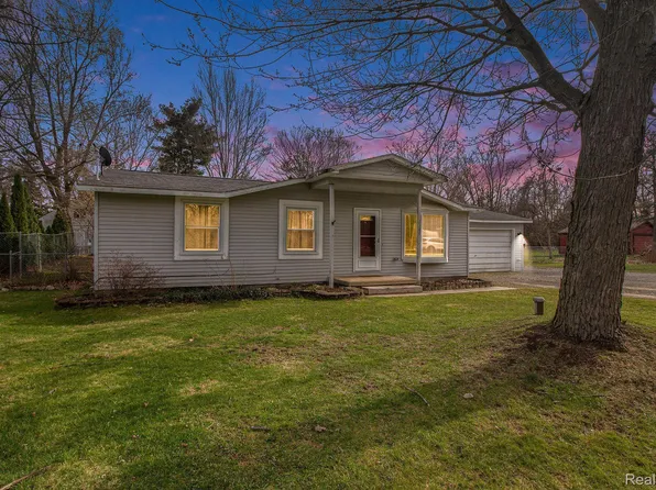 3300 Giddings Blvd, Highland, MI 48356