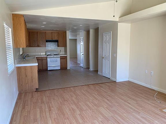 5th image of 10985 Remington St
