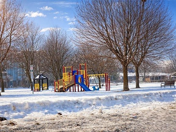 3rd image of 565 Greenfield Ave #106