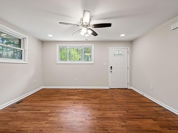 3rd image of 122 Rainey Ave