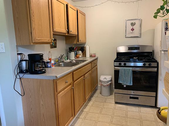 4th image of 252 Woodford St APT 7