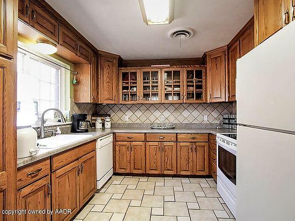 3rd image of 2021 Crockett St
