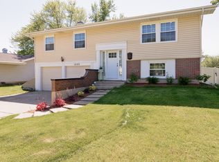 1550 Fairfield Ln, Hoffman Estates, IL 60169