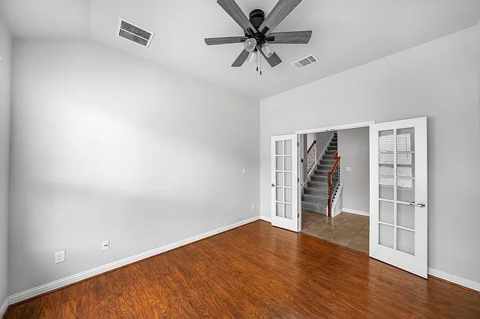 310 Bellagio Dr — Photo 13