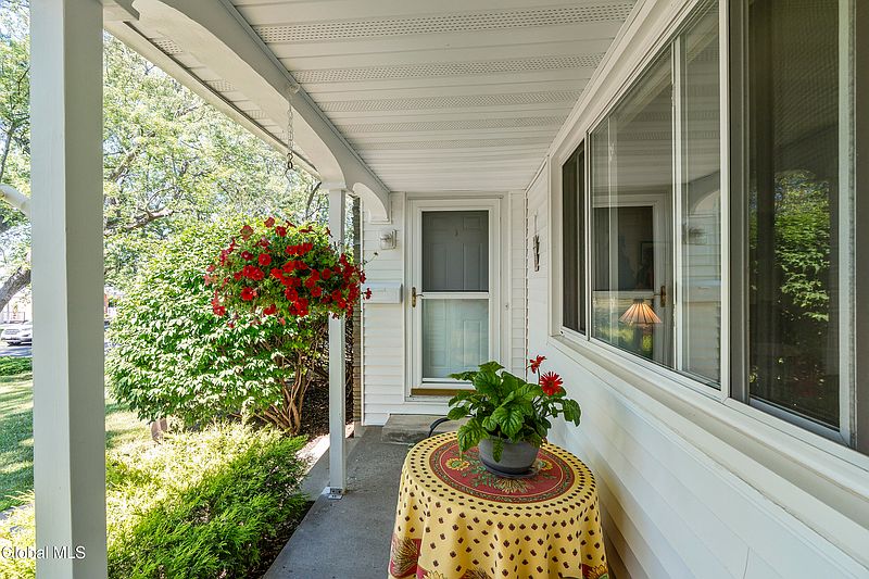 2nd image of 1461 Grenoside Avenue