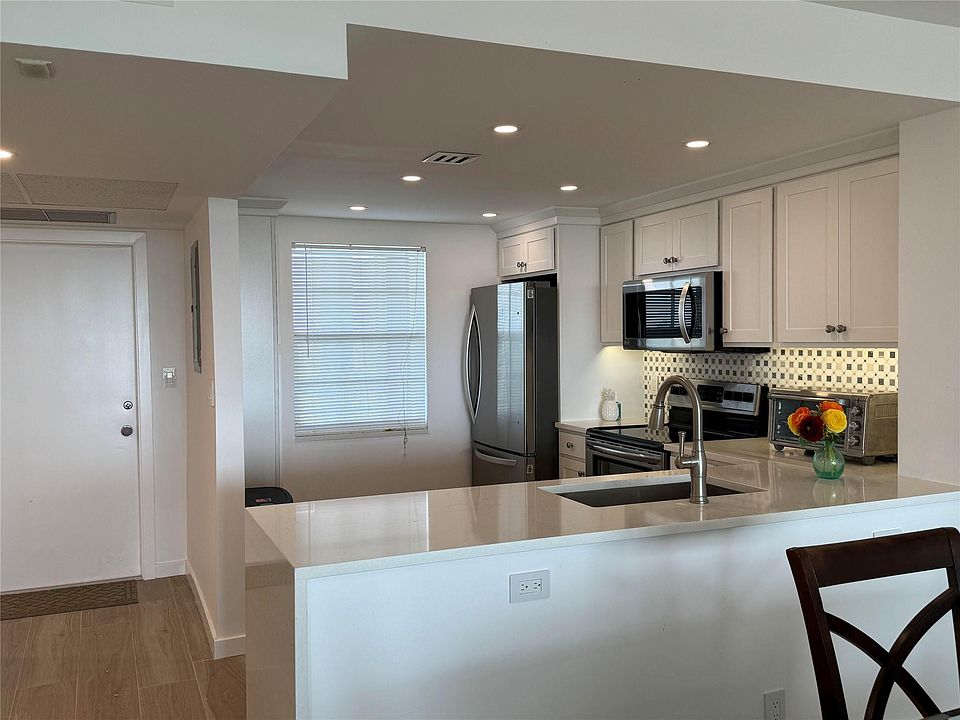 1st image of 575 Oaks Lane #1005