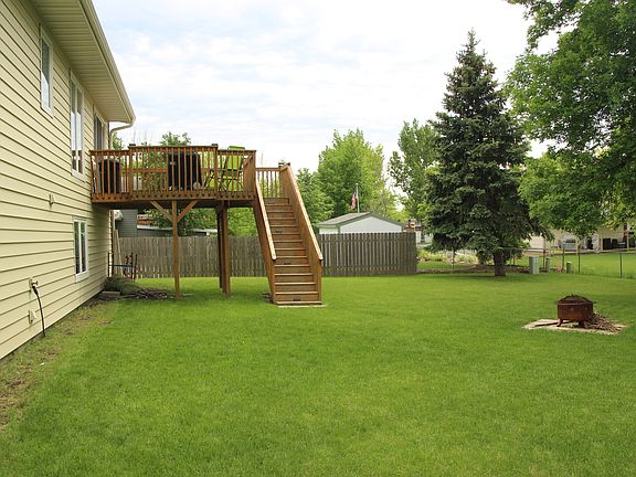 3rd image of 814 Dolores Dr
