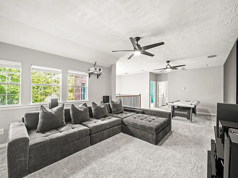 4703 Oxbow Cir W — Photo 29