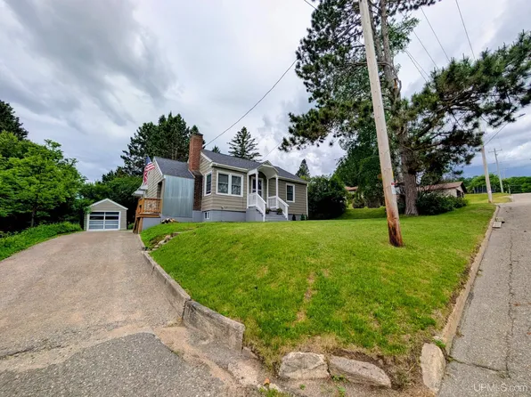 817 W Boyington St, Iron River, MI 49935