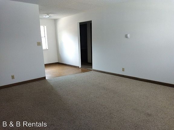 2nd image of 603 Sycamore Cir APT 6