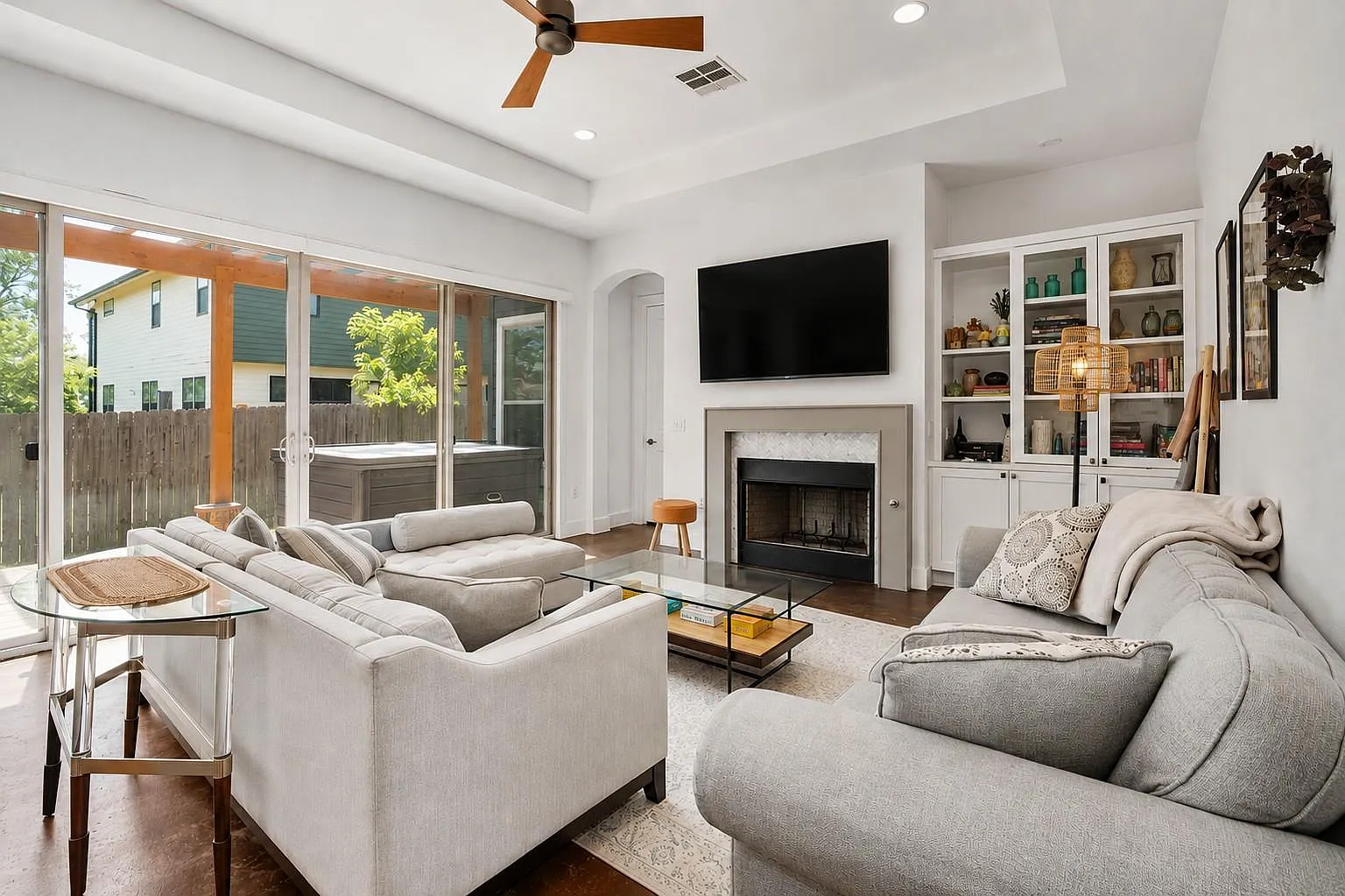3 bed, 2.5 bath, 1909 sqft, $3,300 — Photo 3