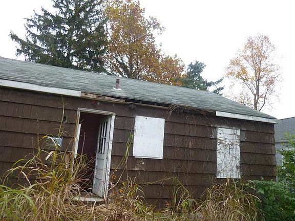 4th image of 3205 E 6th Ave