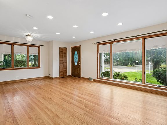 2nd image of 648 Shermer Rd