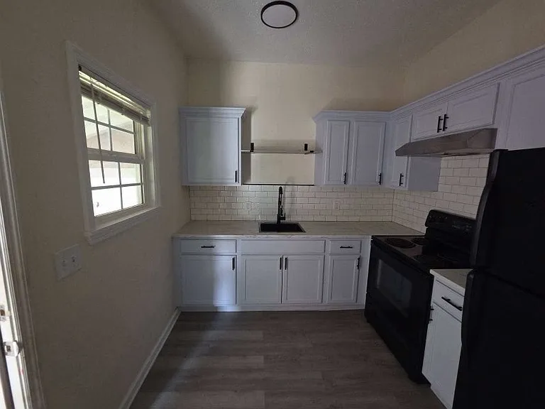 541 Woodbine St #2 — Photo 6