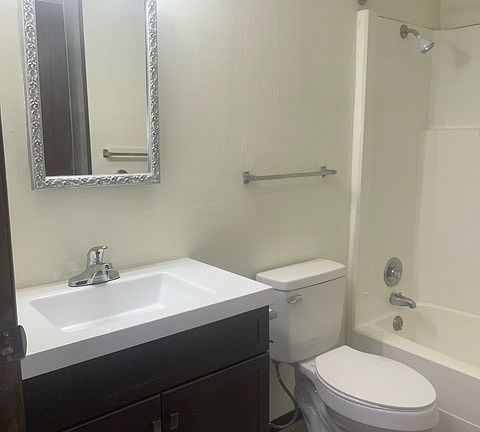 5th image of 1203 County House Ln #J