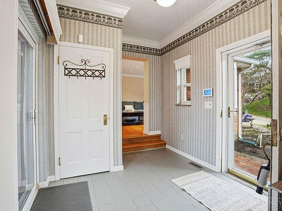 4th image of 7027 Glenellyn Dr
