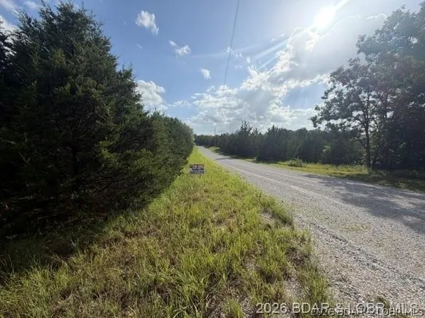 Saito Pl, Edwards, MO 65326