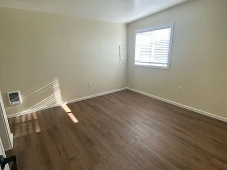 83650 N Pacific Hwy #4 — Photo 6