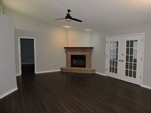 3rd image of 7663 Charter Oaks Dr