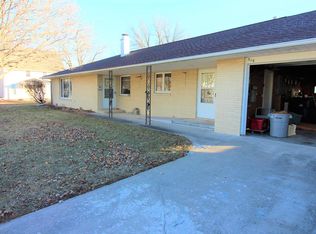 515 Garfield Ave, Farnhamville, IA 50538