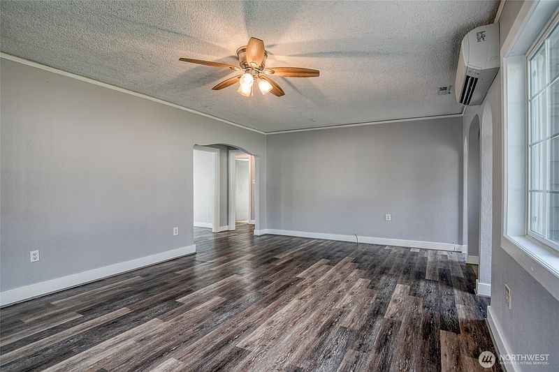 3rd image of 2409 Cherry Street