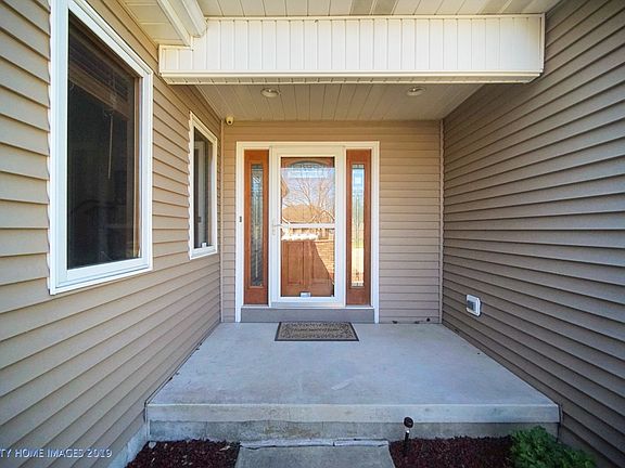 2nd image of 1157 Guinevere Ln