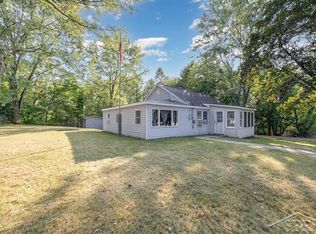 301 W Ellen St, Farwell, MI 48622