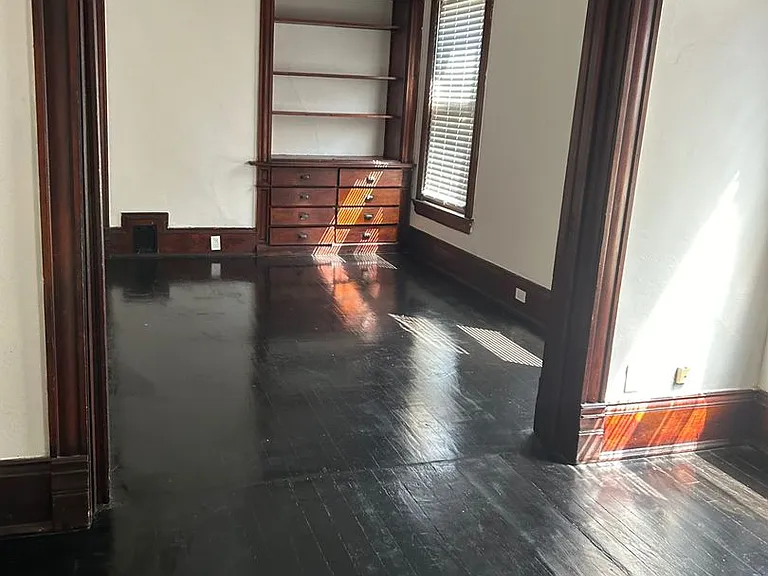 2536 N Oakland Ave — Photo 9