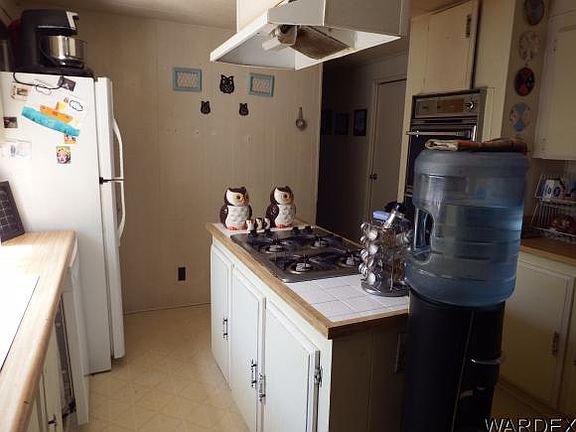 5th image of 261 E Bluewater Dr