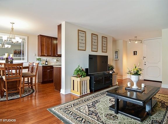 4th image of 7033 N Kedzie Ave APT 210
