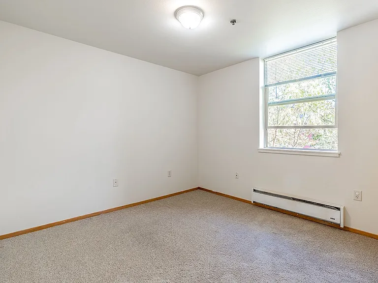 INCOME RESTRICTED Affordable Apartments in Hazelwood! — Photo 32