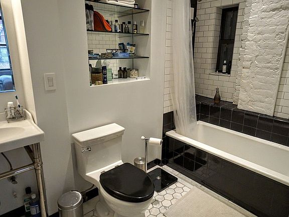 4th image of 165 Henry St APT 201