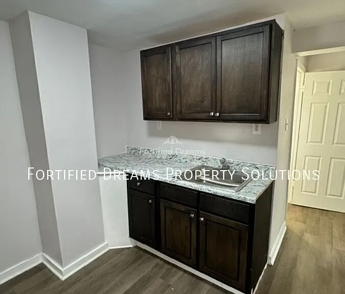 1514 E 14th St #A — Photo 8