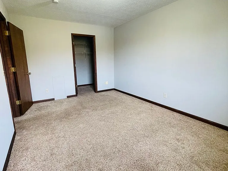1625 Buttonwood Ct #F — Photo 12