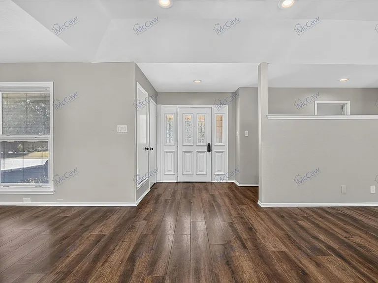 4900 Ledgestone Dr — Photo 8