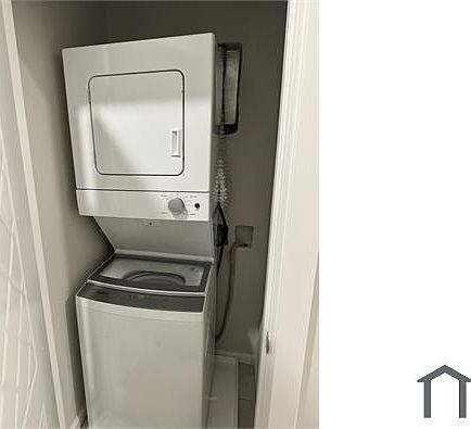 3rd image of 2622 University Pl NW #204