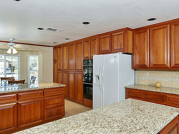 5th image of 8501 Elm Ave