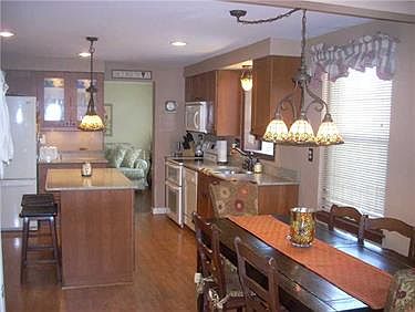 3rd image of 400 Fruitwood Dr