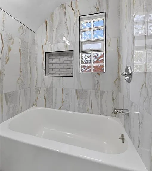 13527 Winthrop St — Photo 32