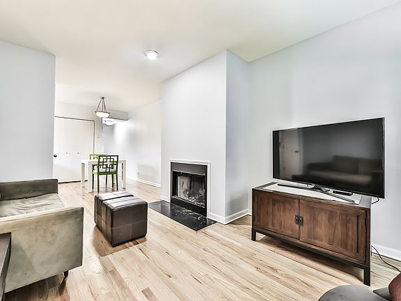 5th image of 2620 N Ashland Ave APT 1S