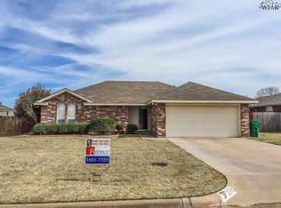 124 Stonebridge St, Burkburnett, TX 76354