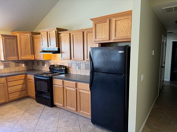 3rd image of 1210 W Brooks St #1210