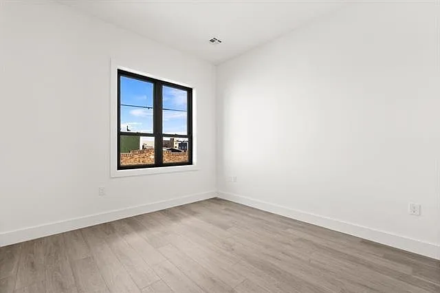 425-429 Avenue C404 — Photo 16