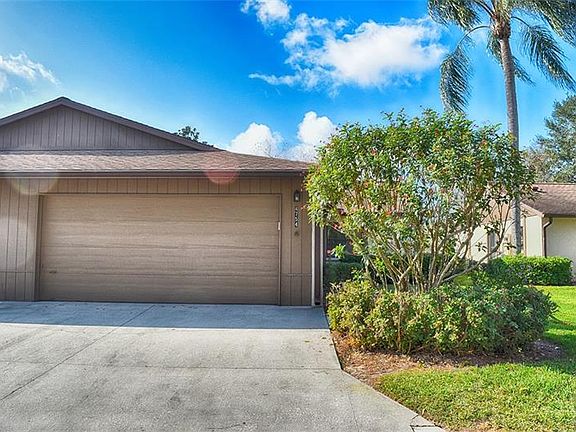 3rd image of 4754 Oak Hill Dr #15