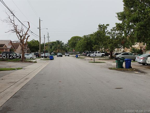 4th image of 1651 SW 40th Ter
