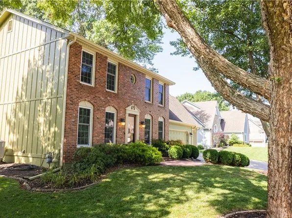 2305 NW Lookout Rdg, Lees Summit, MO 64081
