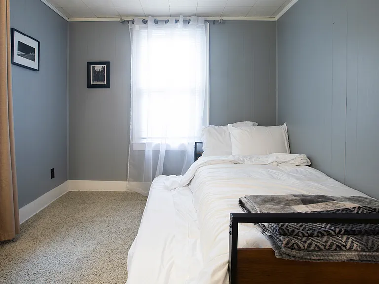 Trundle bed